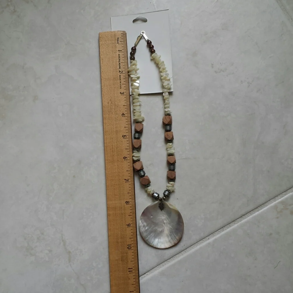 Boutique Shell Necklace - Picture 8 of 10